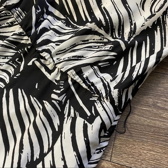 Julia Jordan Palm Leaf Print Jumpsuit - Picture 5 of 10